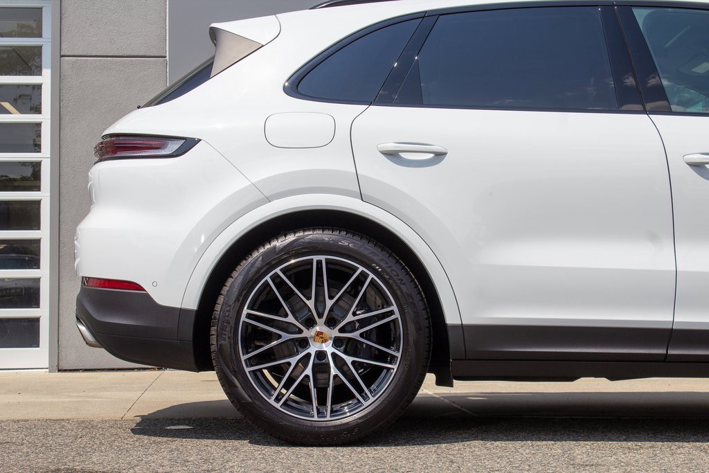 Used 2025 Porsche Cayenne w/ Premium Package Plus image 6