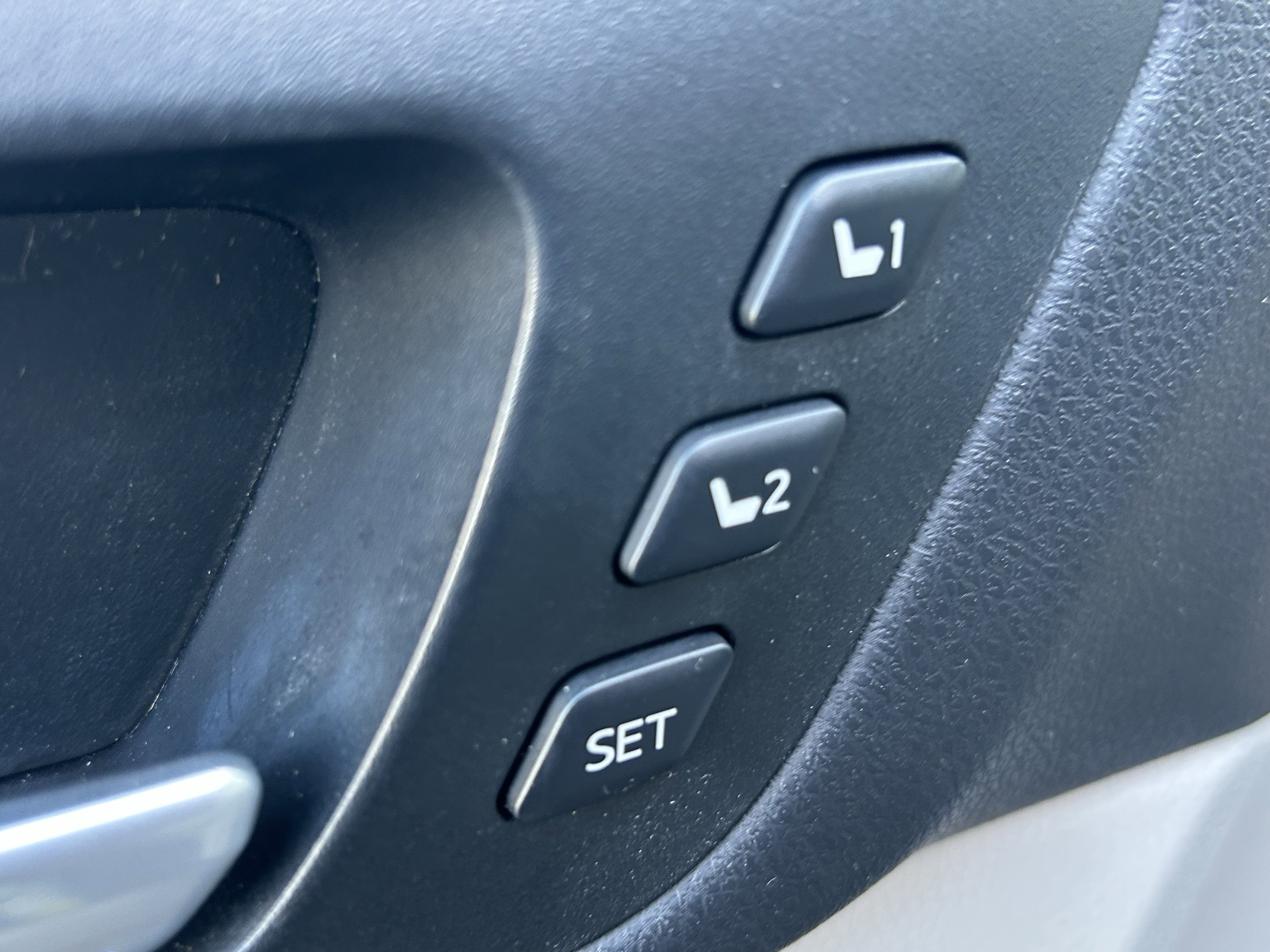 Used 2015 Toyota Highlander Limited image 14