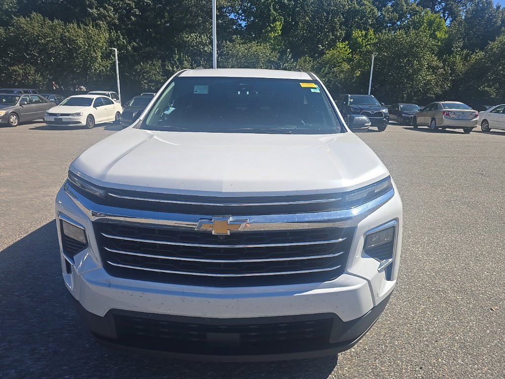 Used 2024 Chevrolet Traverse LT w/ Enhanced Driving Package FWD image 2