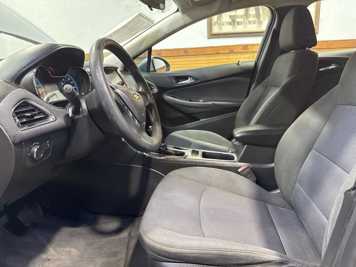 Used 2017 Chevrolet Cruze LS FWD image 16