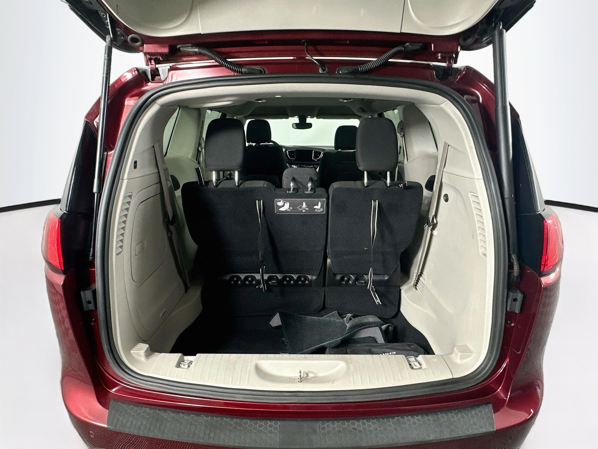 Used 2020 Chrysler Pacifica Touring FWD image 31