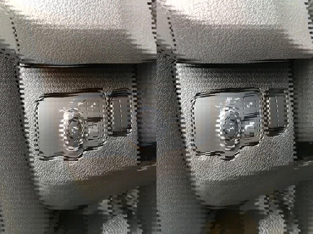 Used 2019 Freightliner Sprinter 2500 w/ Driver Convenience Package image 13