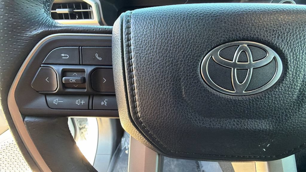 Used 2025 Toyota 4Runner SR5 AWD/4WD image 19