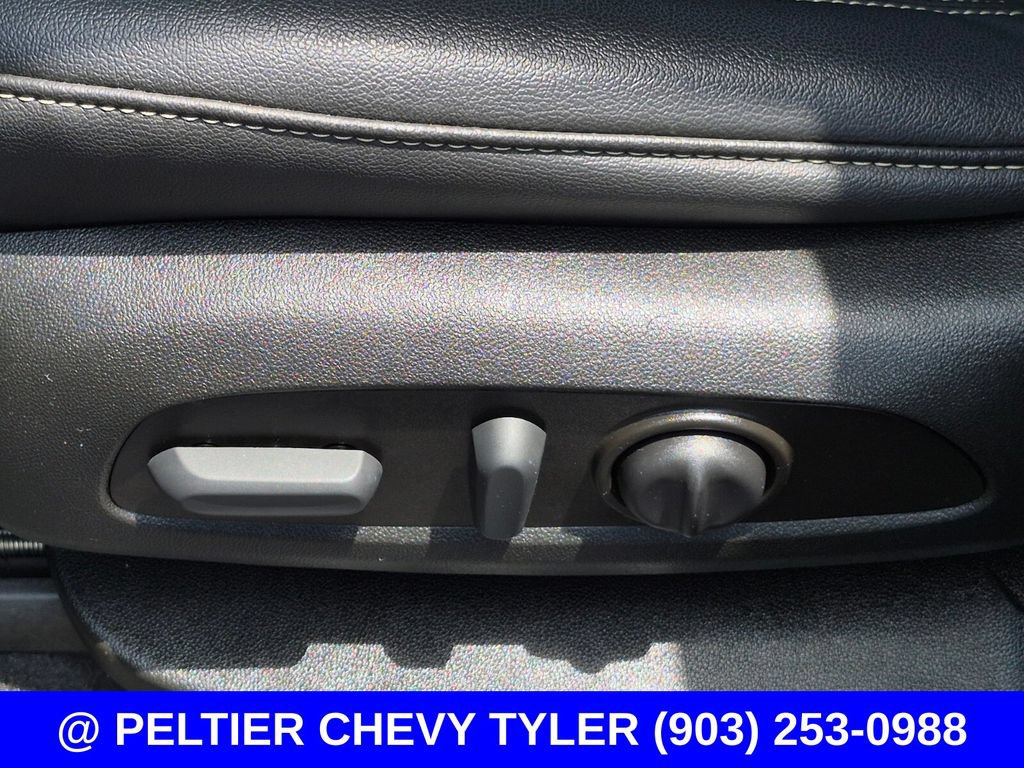 Used 2023 Chevrolet Traverse LT FWD image 35