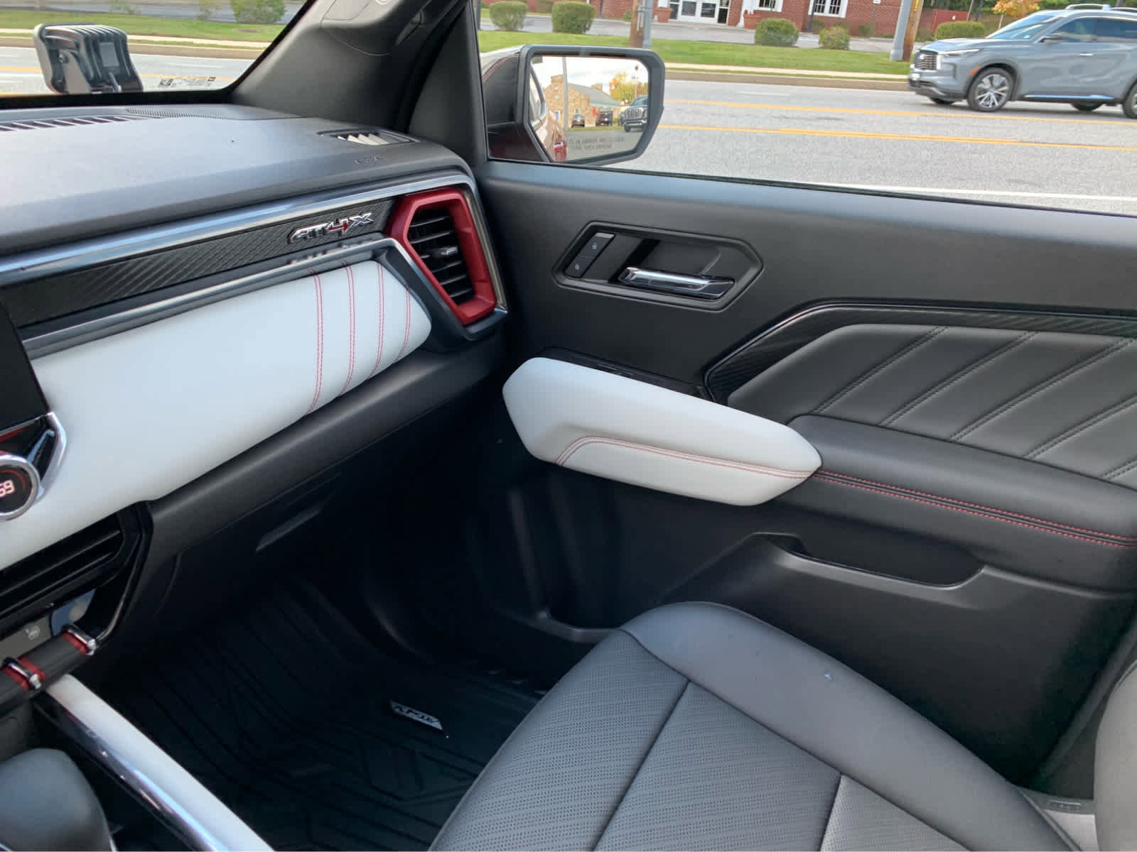 Used 2024 GMC Canyon AT4X image 20