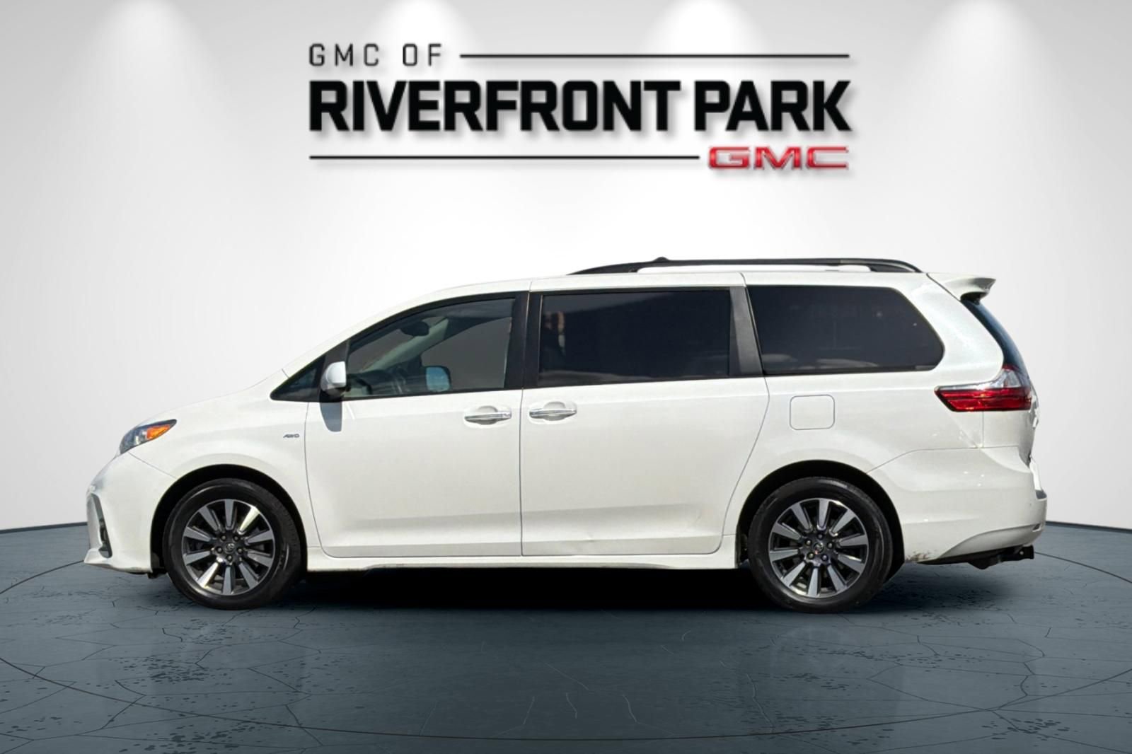 Used 2019 Toyota Sienna XLE w/ XLE Navigation Package AWD/4WD image 6