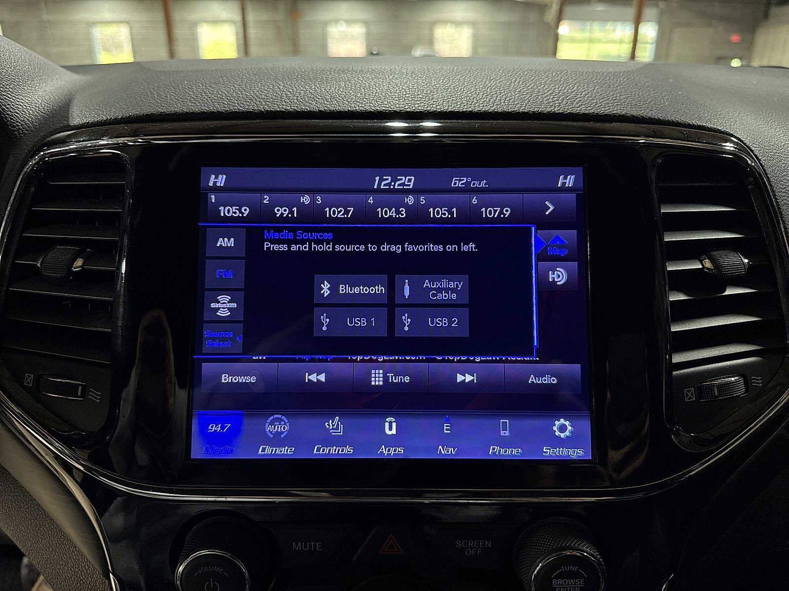 Used 2021 Jeep Grand Cherokee Laredo X image 21