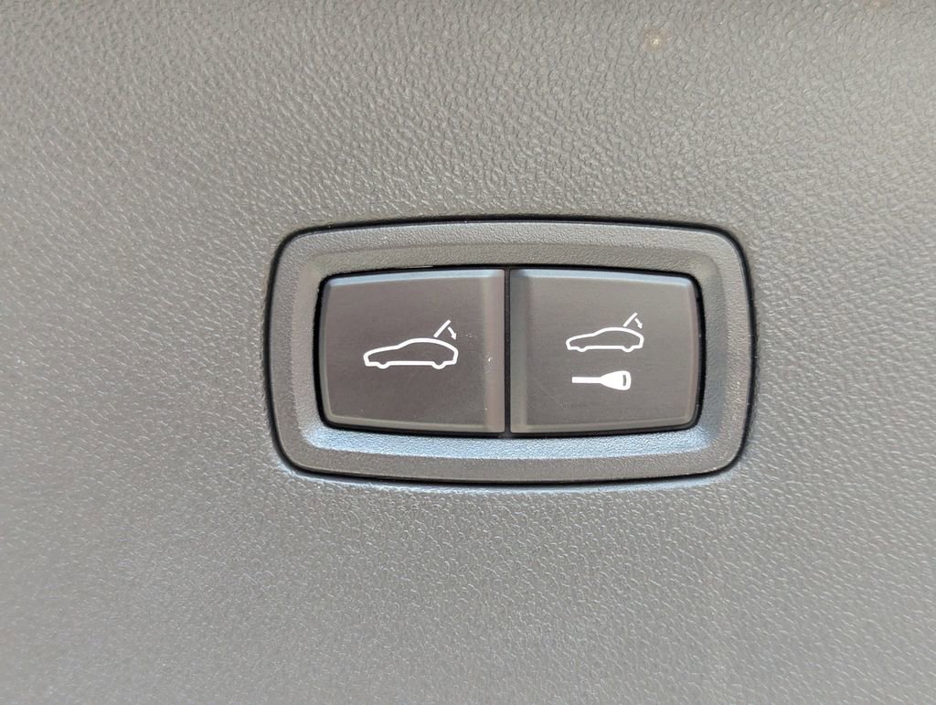 Used 2023 Porsche Cayenne Platinum Edition image 29