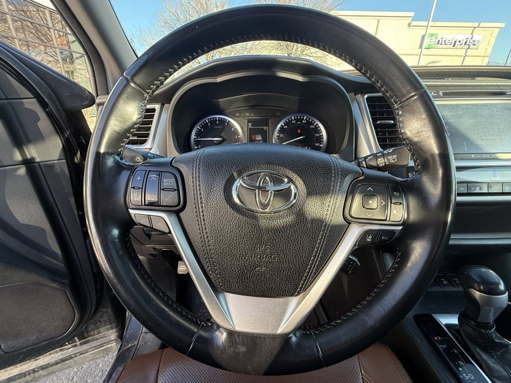 Used 2018 Toyota Highlander Limited image 14