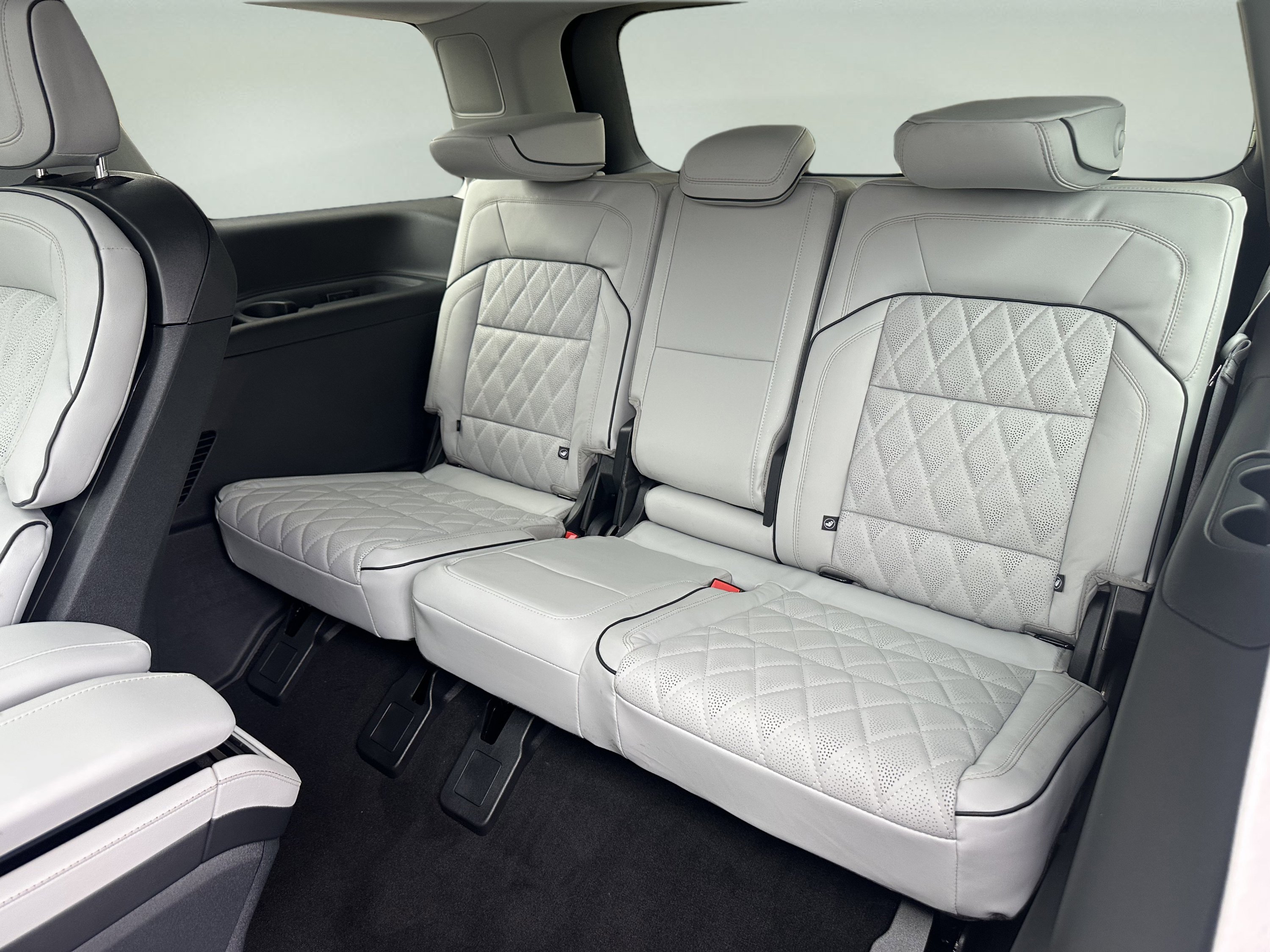New 2026 Lincoln Navigator Black Label AWD/4WD image 12