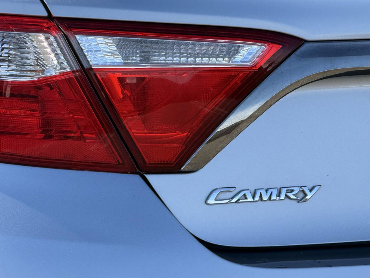 Used 2017 Toyota Camry SE image 19