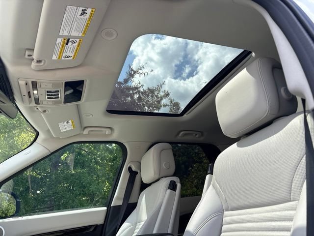 Certified 2025 Land Rover Discovery S AWD/4WD image 3