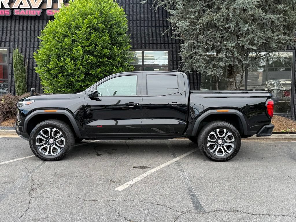 Used 2024 GMC Canyon AT4 w/ AT4 Premium Package AWD/4WD image 9