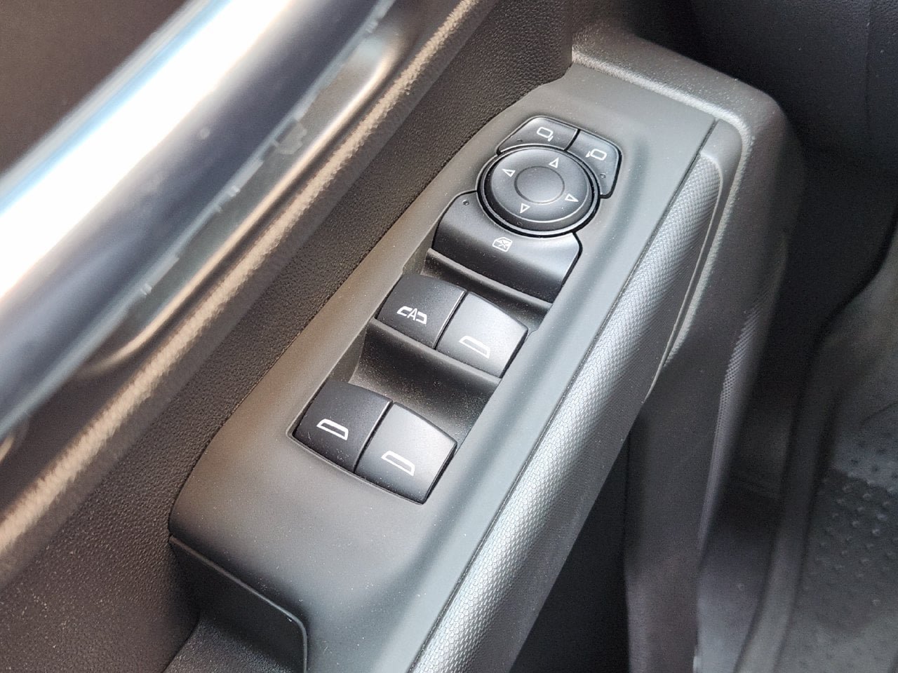 Used 2025 Chevrolet Silverado 1500 Custom w/ Turbomax Blackout Package RWD image 21