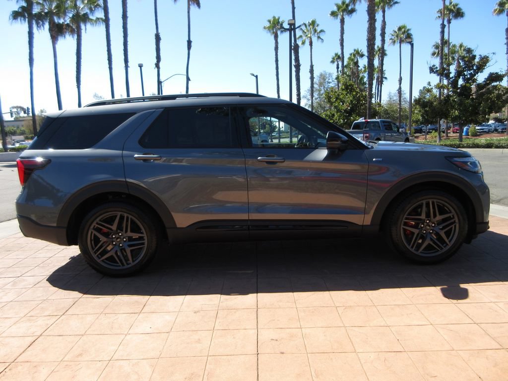 Certified 2026 Ford Explorer ST-Line w/ ST-Line Street Pack RWD image 5