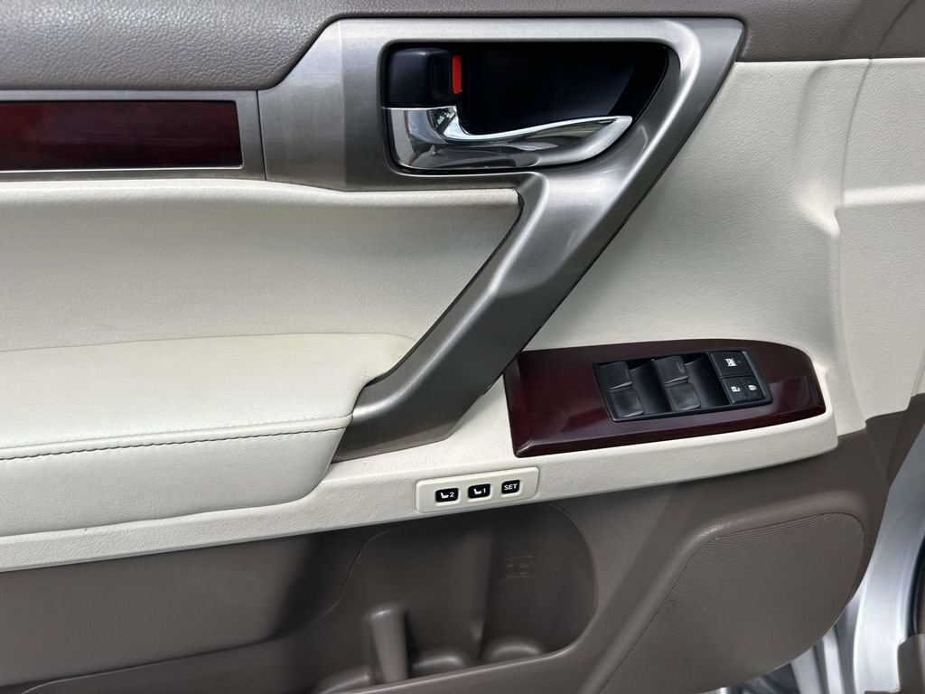 Used 2019 Lexus GX 460 Premium w/ Premium Package AWD/4WD image 19