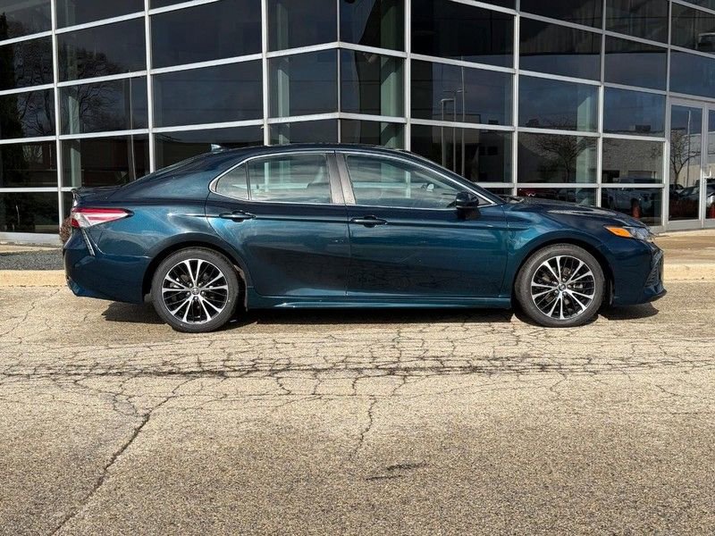 Used 2020 Toyota Camry SE image 2