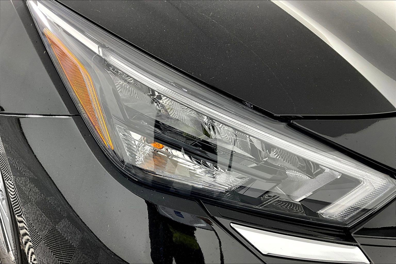 Used 2025 Nissan Versa SV w/ Electronics Package image 29