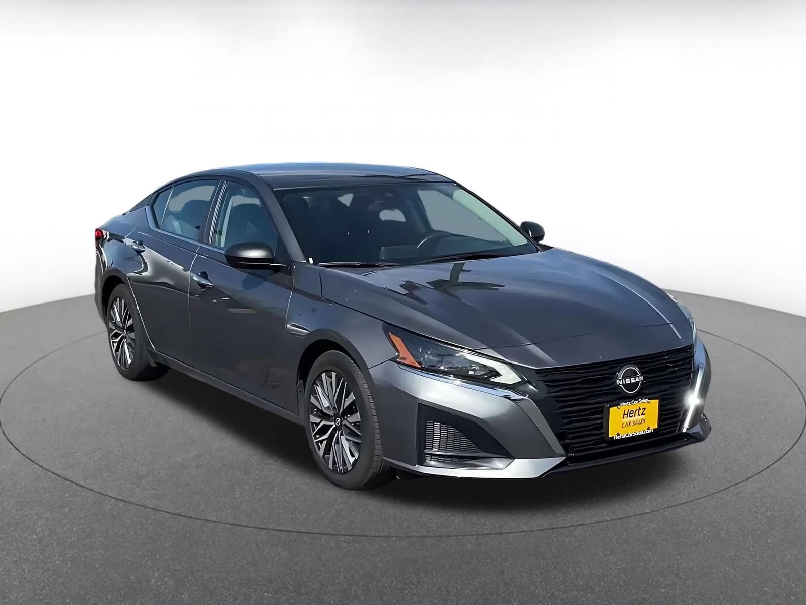 Used 2025 Nissan Altima 2.5 SV FWD image 3
