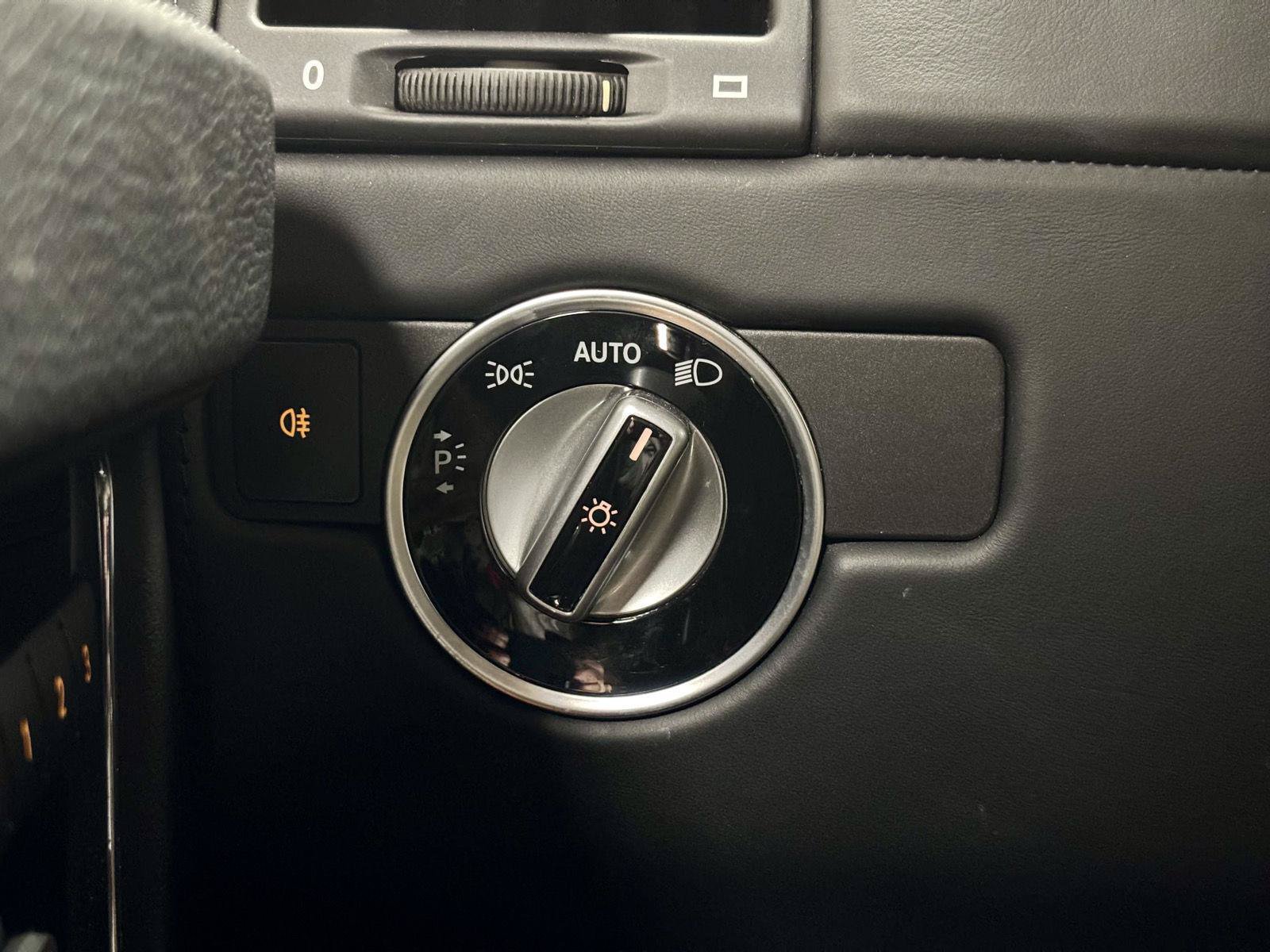 Used 2015 Mercedes-Benz G 63 AMG 4MATIC image 32