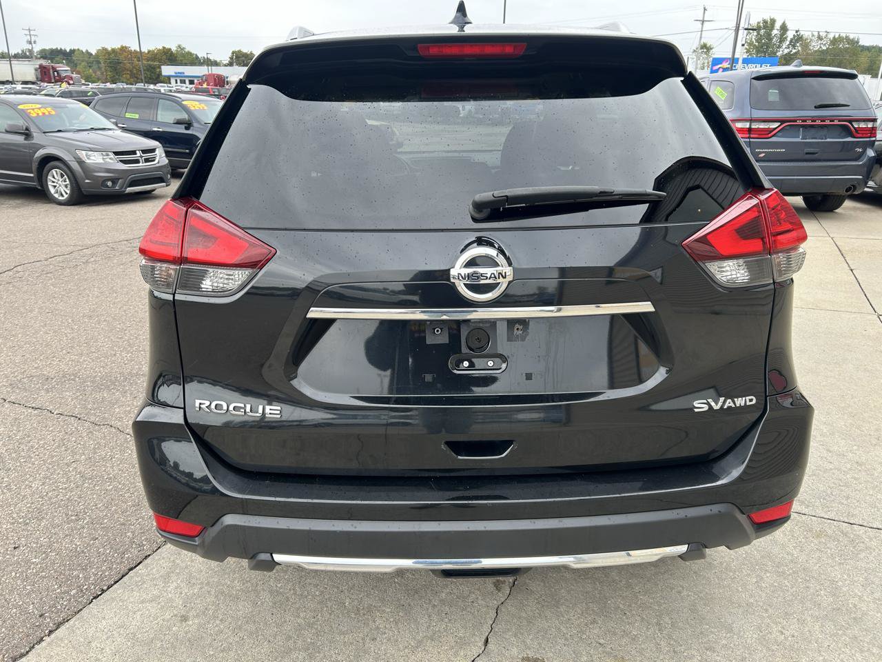 Used 2017 Nissan Rogue SV AWD/4WD image 6