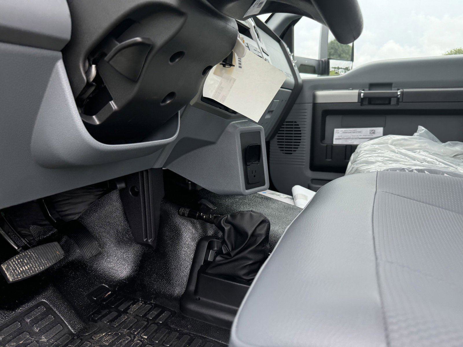 New 2025 Ford F650 2WD Regular Cab Super Duty image 10
