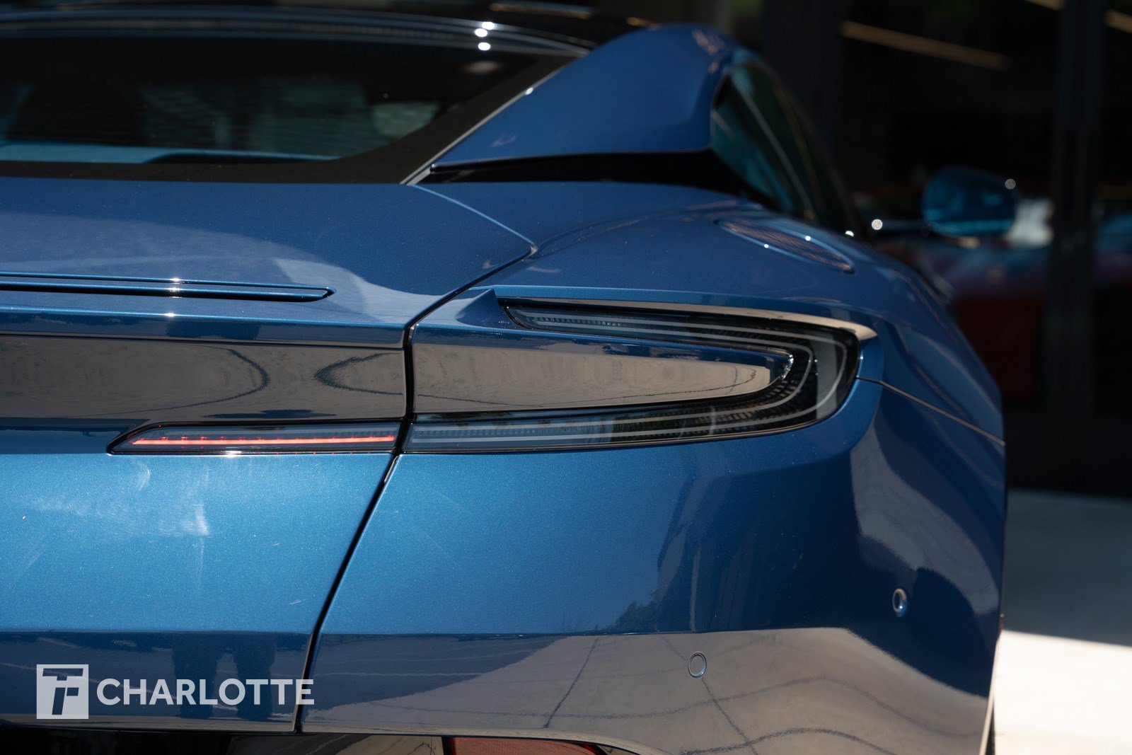 Used 2025 Aston Martin DB12 Coupe RWD image 17