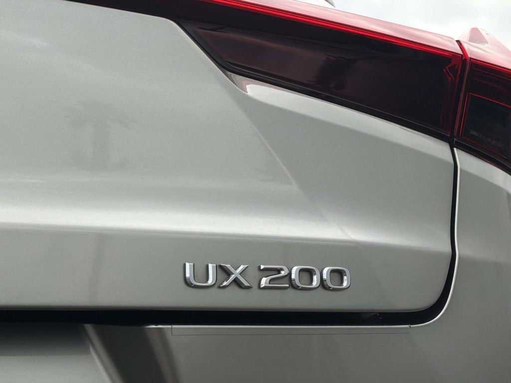 Used 2019 Lexus UX 200 w/ Premium Package image 9