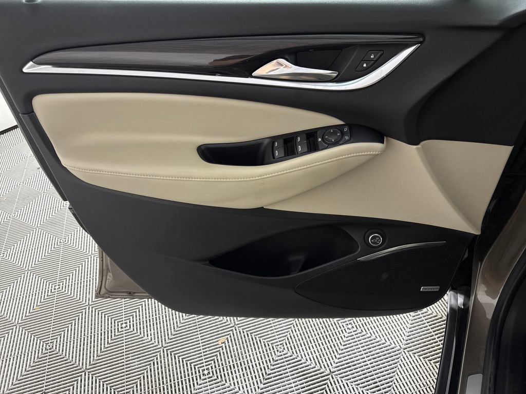 Used 2020 Buick Enclave Essence w/ Sound and Sites Package FWD image 10