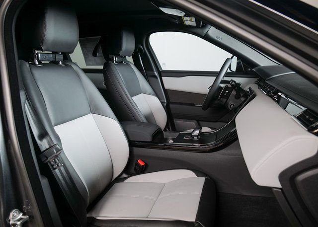 New 2026 Land Rover Range Rover Velar Dynamic SE image 3