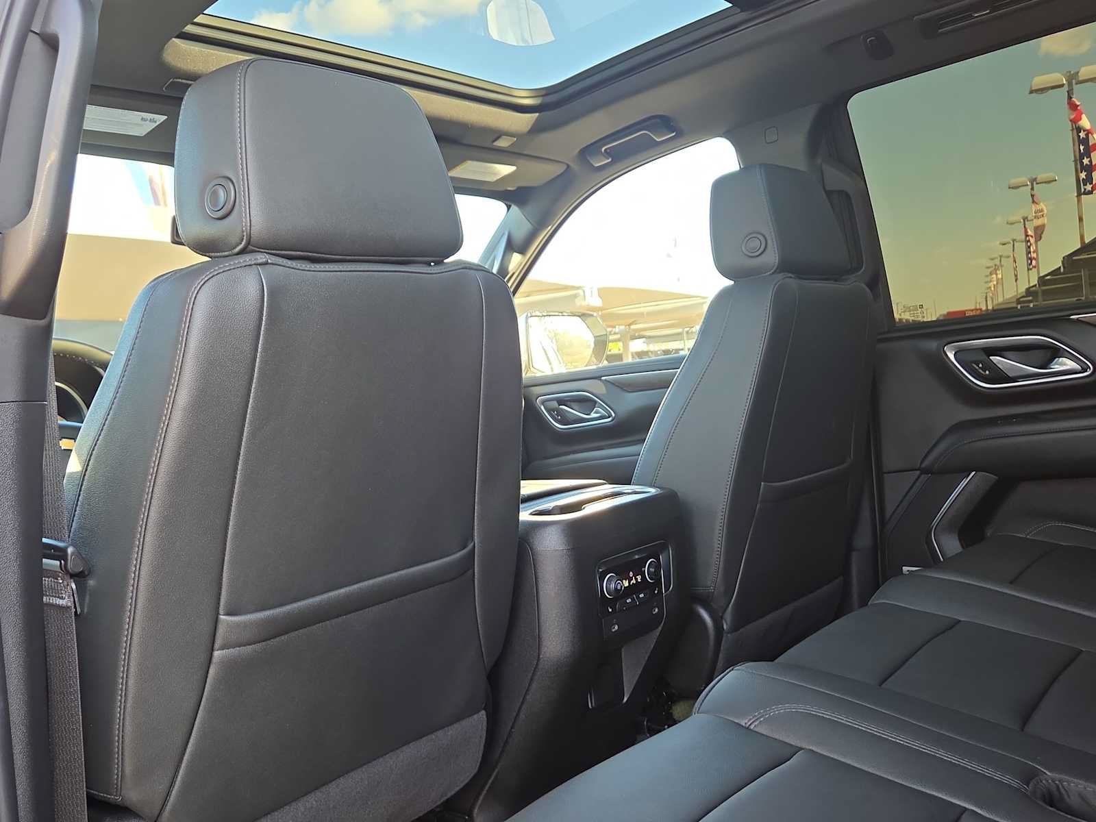 Used 2024 Chevrolet Tahoe LT w/ Luxury Package RWD image 16