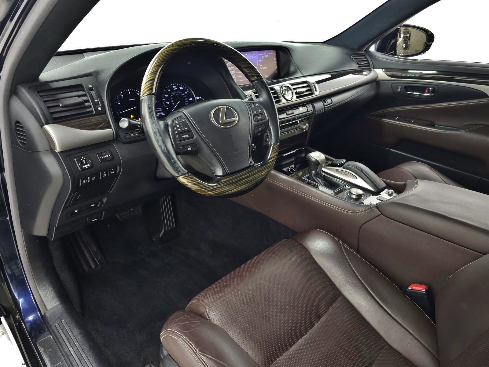 Used 2017 Lexus LS 460 AWD image 13
