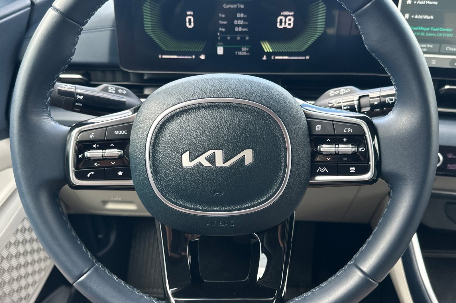 Used 2025 Kia Carnival EX FWD image 23