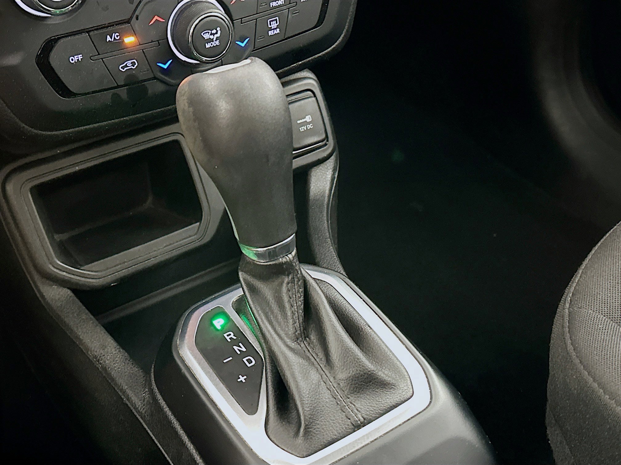 Used 2018 Jeep Renegade Latitude image 24