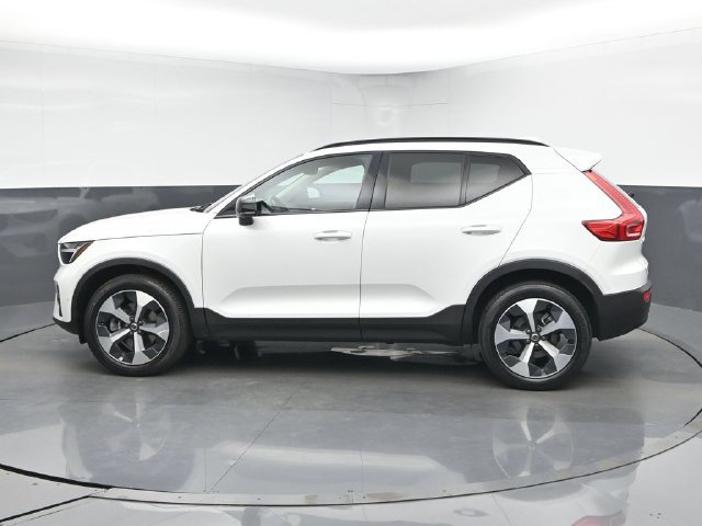 Used 2024 Volvo XC40 B5 Plus AWD/4WD image 5