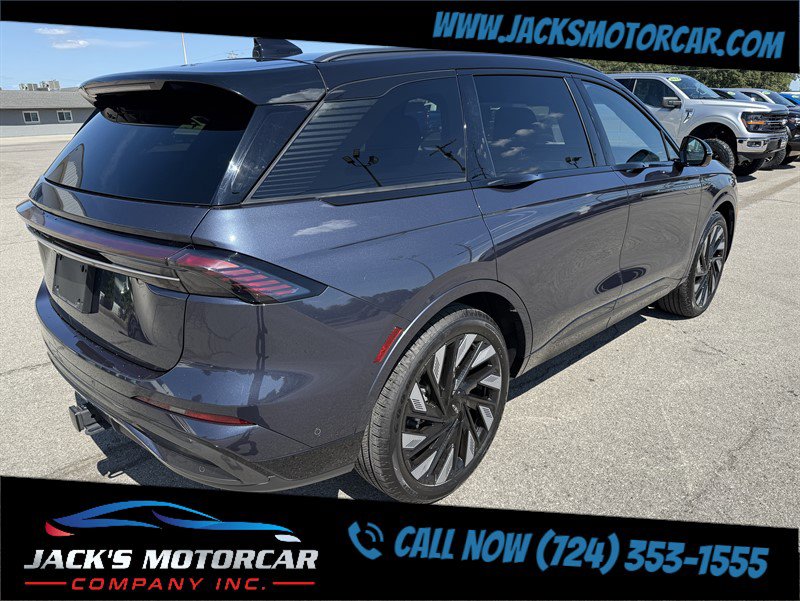 Used 2024 Lincoln Nautilus Reserve w/ Jet Appearance Package (87T) image 5