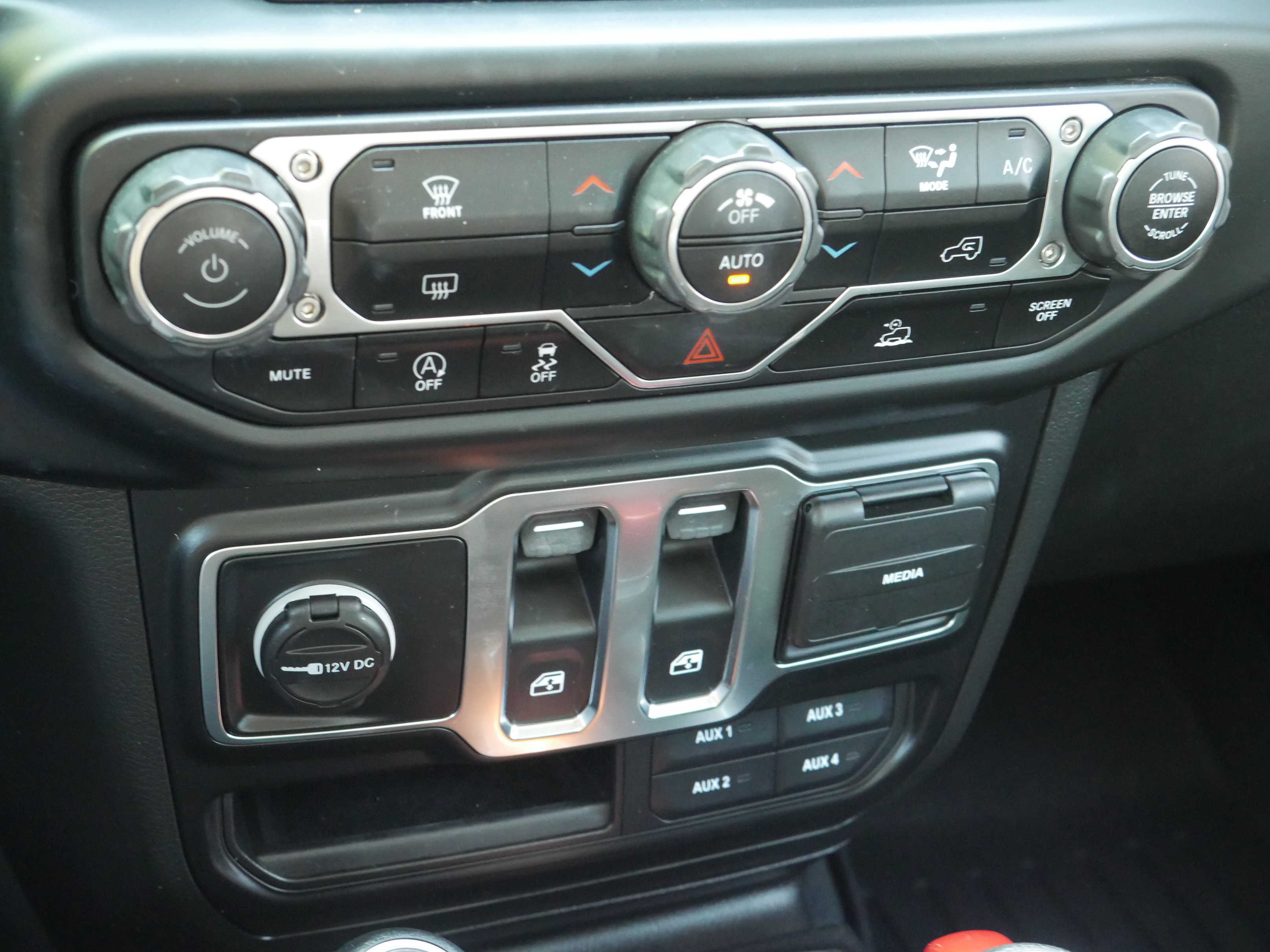 Used 2021 Jeep Wrangler Sport AWD/4WD image 13