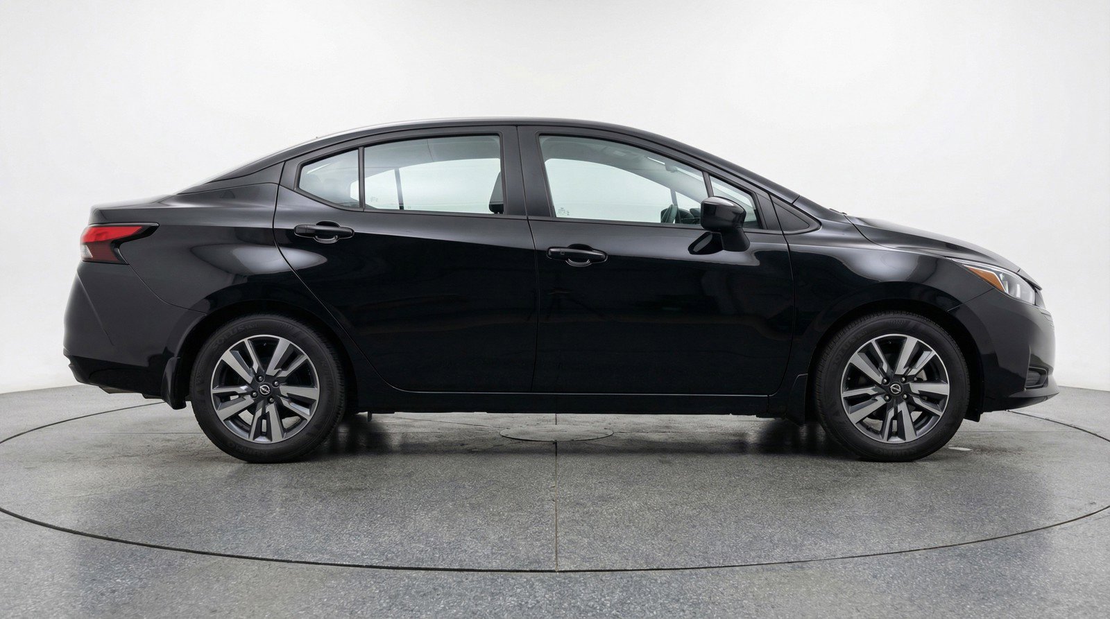 Used 2025 Nissan Versa SV image 11