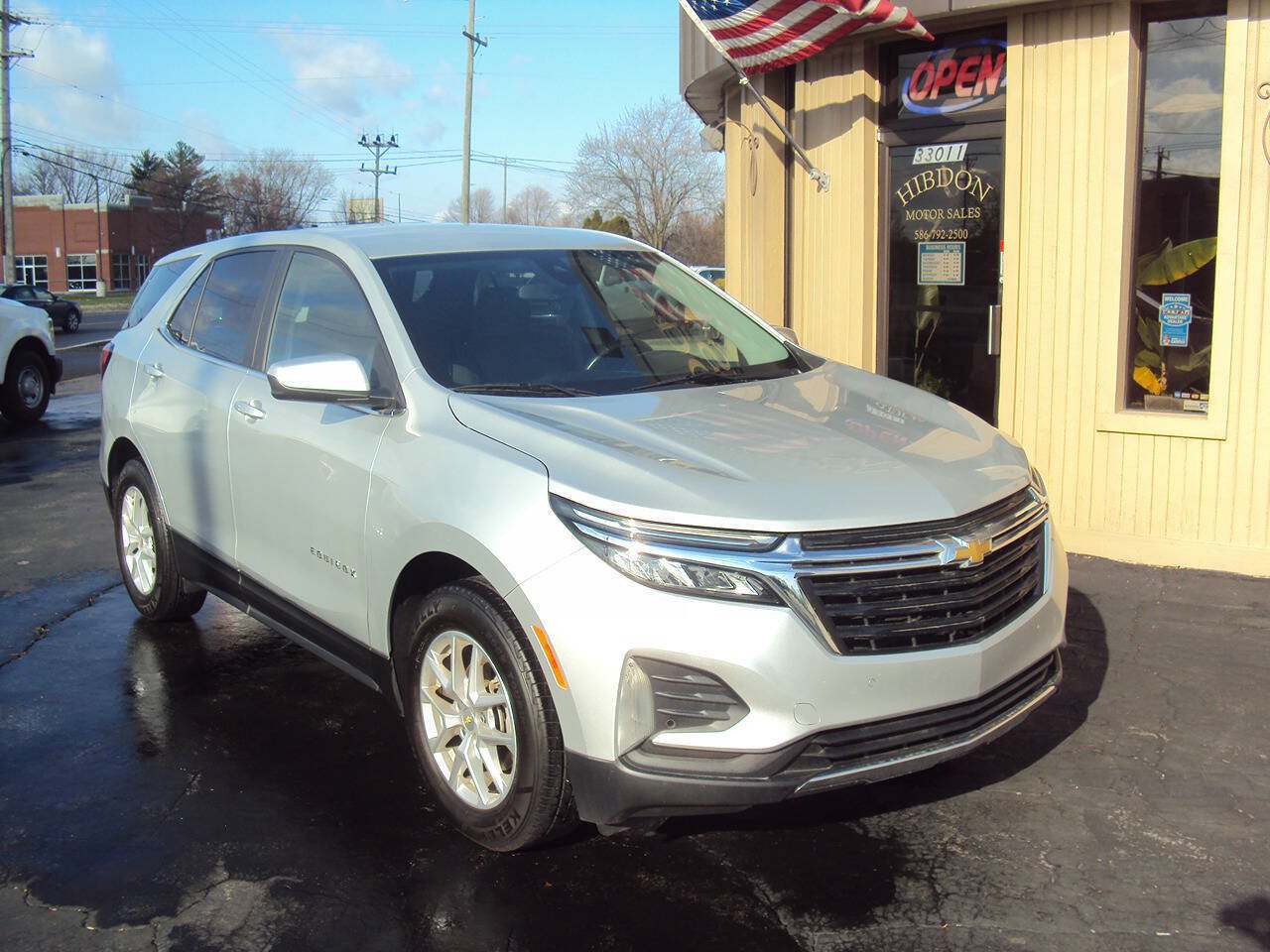 Used 2022 Chevrolet Equinox LT w/ Driver Convenience Package AWD/4WD image 2