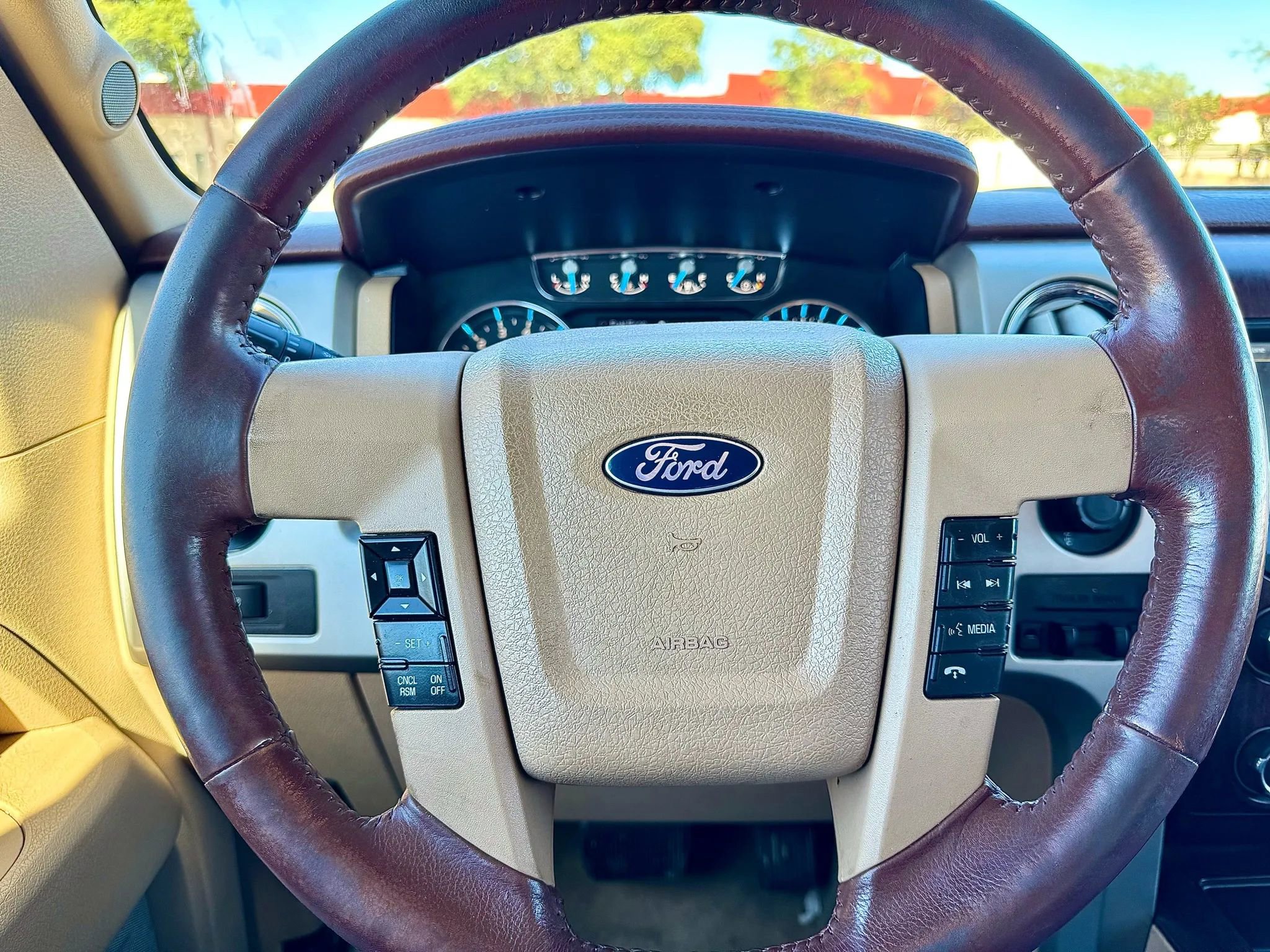Used 2014 Ford F150 King Ranch w/ King Ranch Luxury Package AWD/4WD image 17