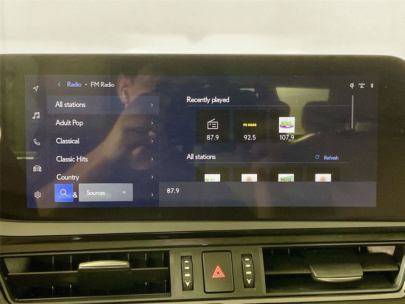 Used 2024 Lexus ES 300h Ultra Luxury w/ Accessory Package (Z1) FWD image 7