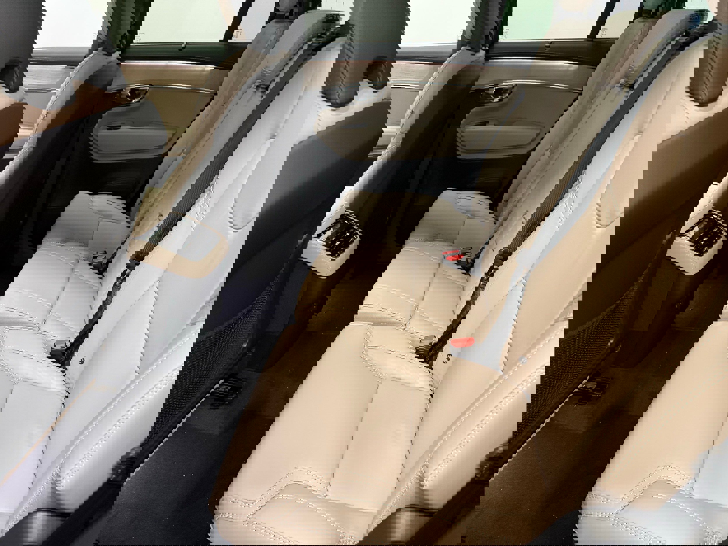 New 2026 Volvo XC90 B6 Ultra w/ Protection Package Premier image 32