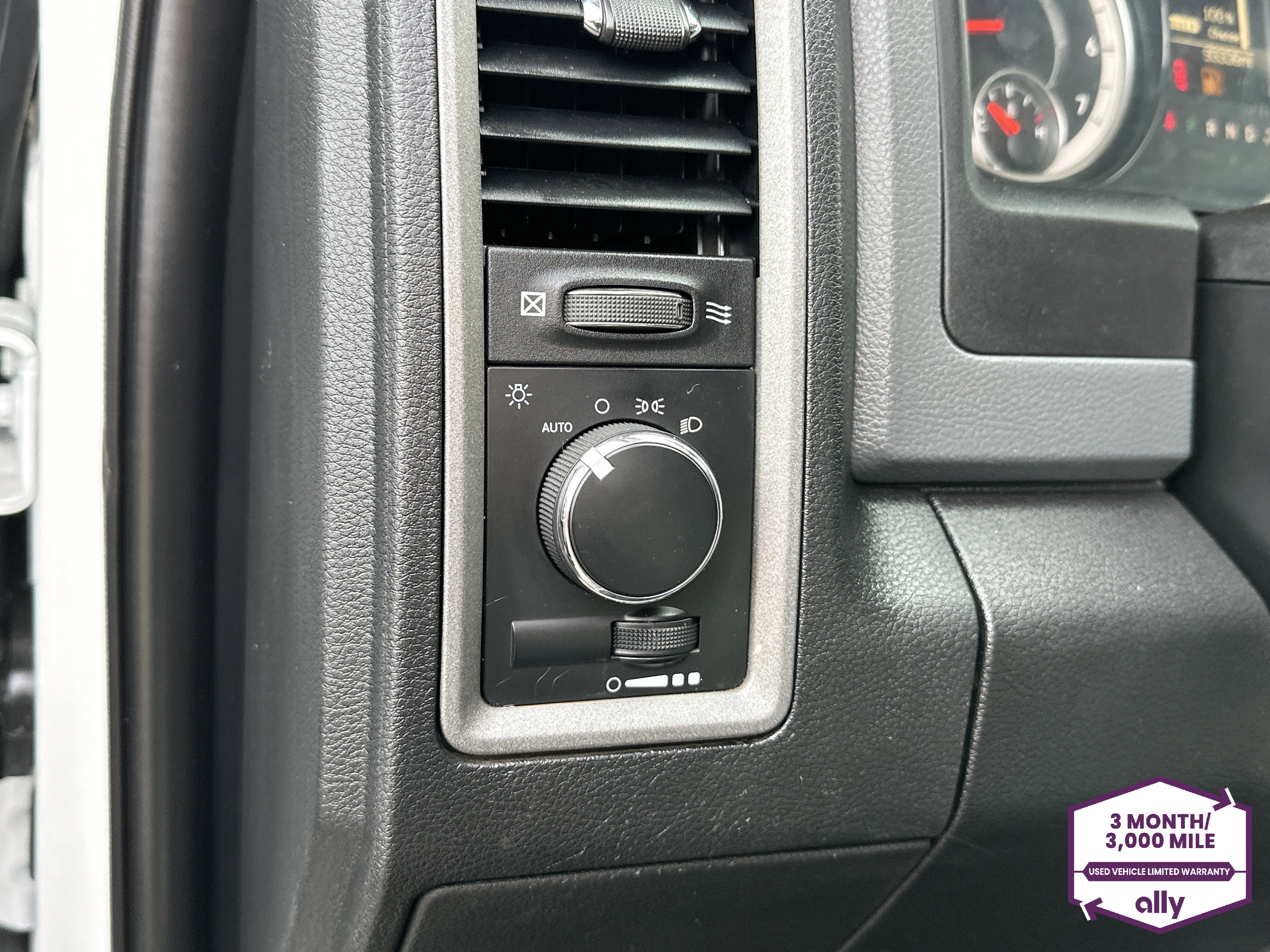 Used 2018 RAM 3500 Tradesman w/ Chrome Appearance Group AWD/4WD image 15