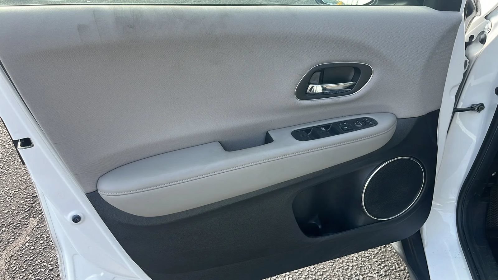 Used 2017 Honda HR-V EX image 9