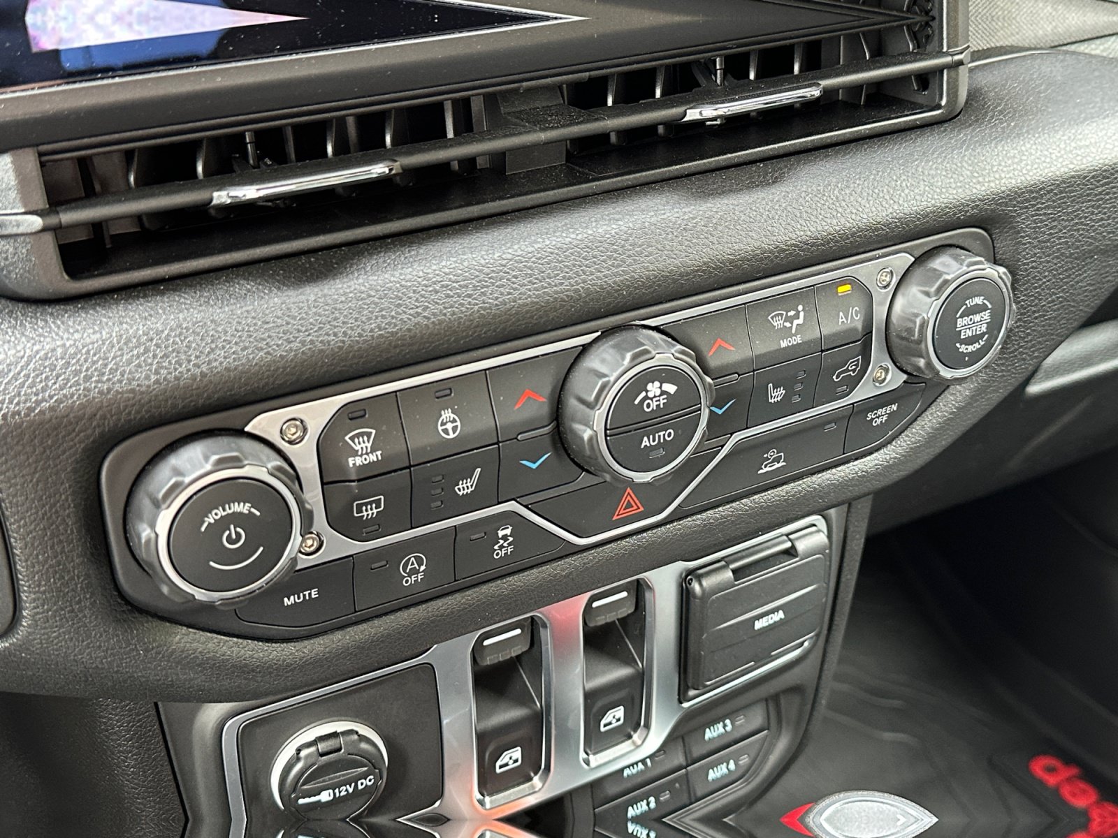 Used 2026 Jeep Wrangler Sport AWD/4WD image 17