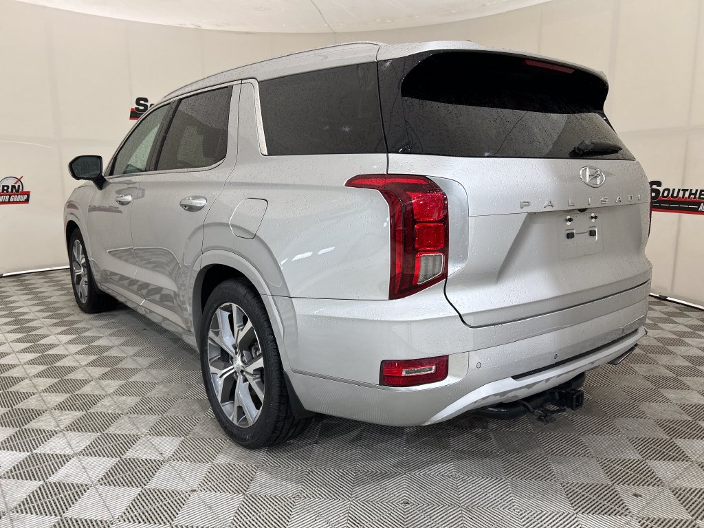 Used 2022 Hyundai Palisade Limited w/ Cargo Package FWD image 3
