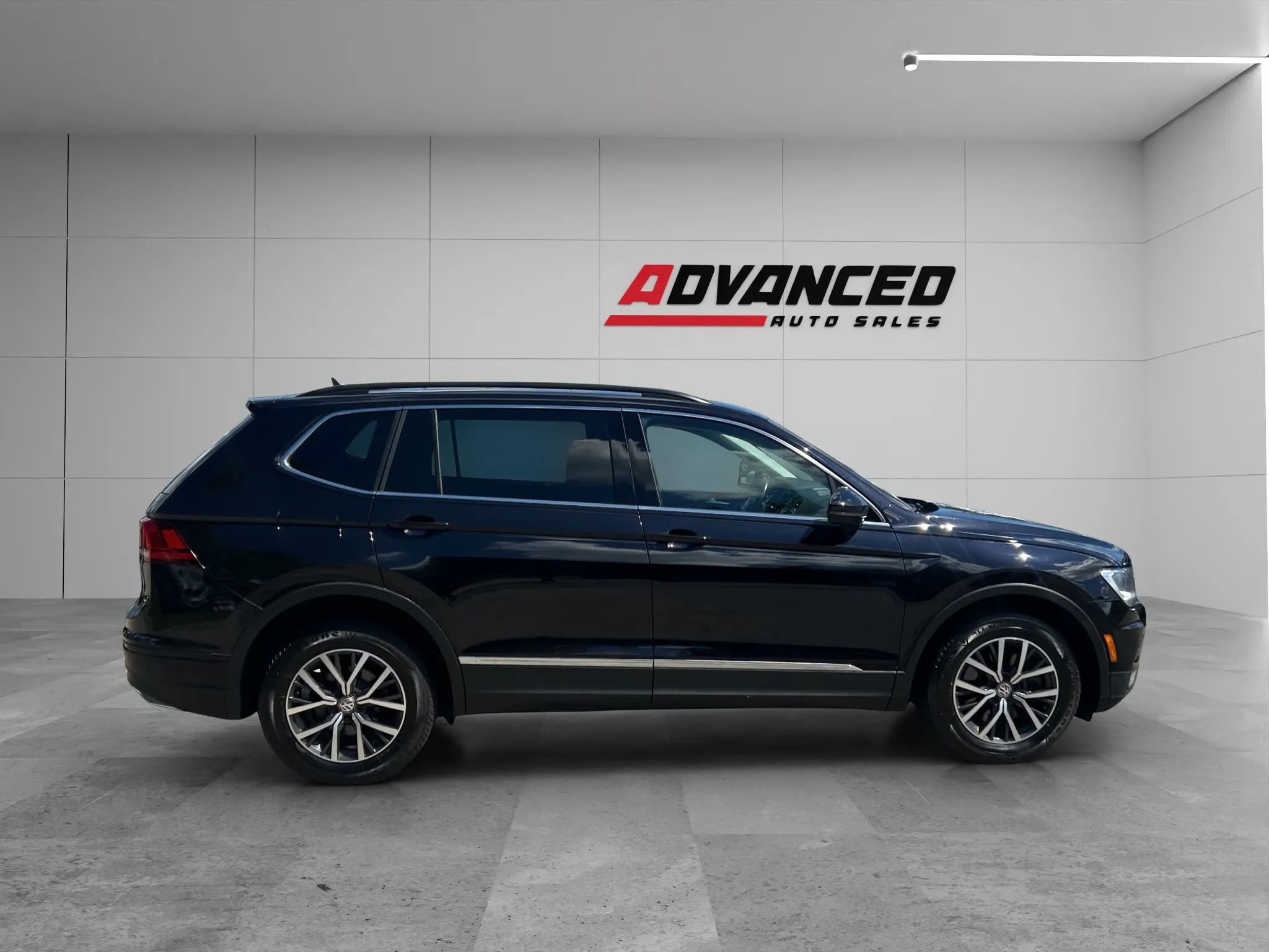 Used 2018 Volkswagen Tiguan SE AWD/4WD image 8