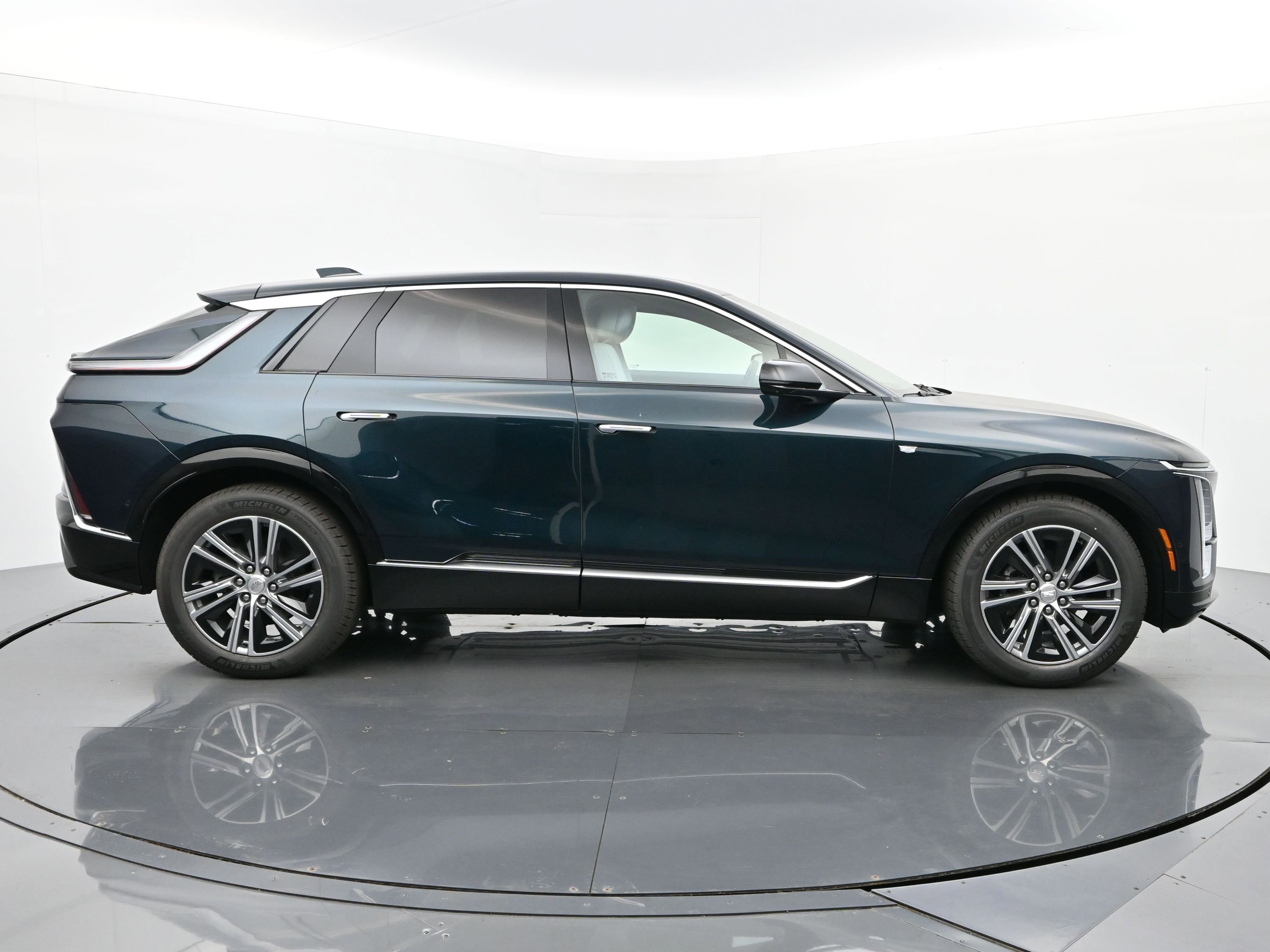 New 2026 Cadillac Lyriq Luxury image 6