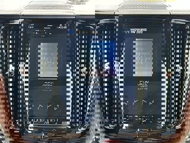 Used 2023 Volvo XC60 T8 Ultimate w/ Climate Package image 12