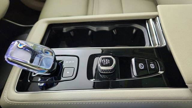 New 2026 Volvo XC90 T8 Ultra w/ Protection Package AWD/4WD image 17
